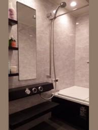 落ち着いたイメージのユニットバスに